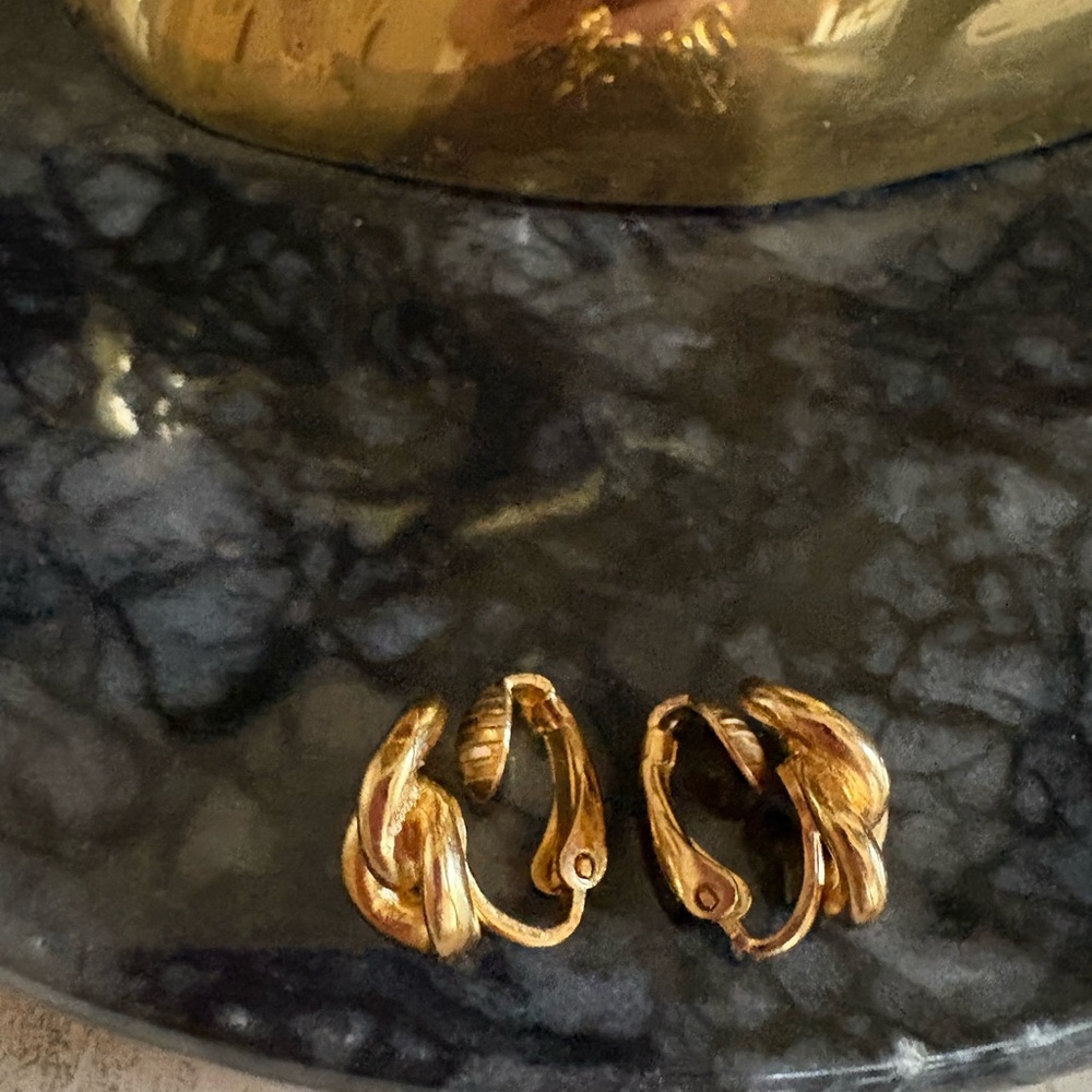 Christian Dior Vintage Gold Knot Stud Clip-On Earrings - Women Jewelry - Picture 5 of 11